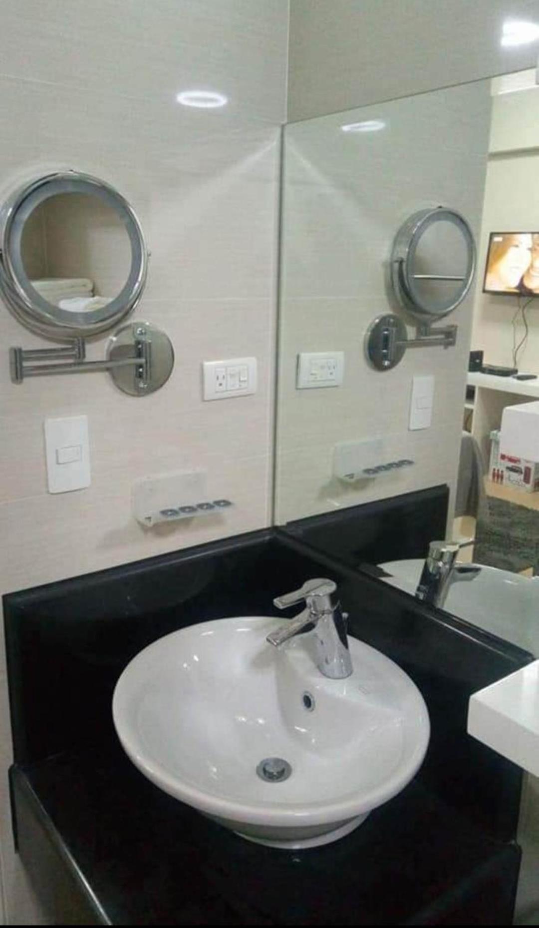 Pasay Condotel Near Naia Terminal 3 Екстер'єр фото