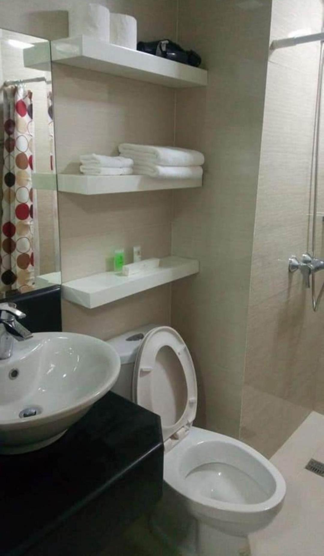 Pasay Condotel Near Naia Terminal 3 Екстер'єр фото